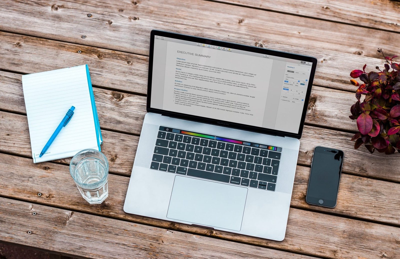 These blogging courses will give you all the tips and strategies you need to successfully start, grow, and make money with your blog today! #Blogger #Blogging #Blog #Courses