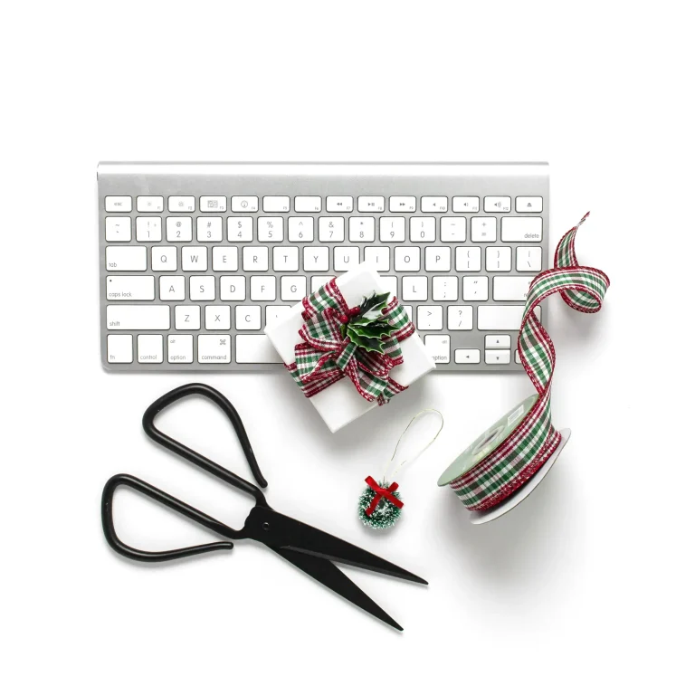 11 Best Gifts for Vloggers (From the YouTubers Who Use Them!)
