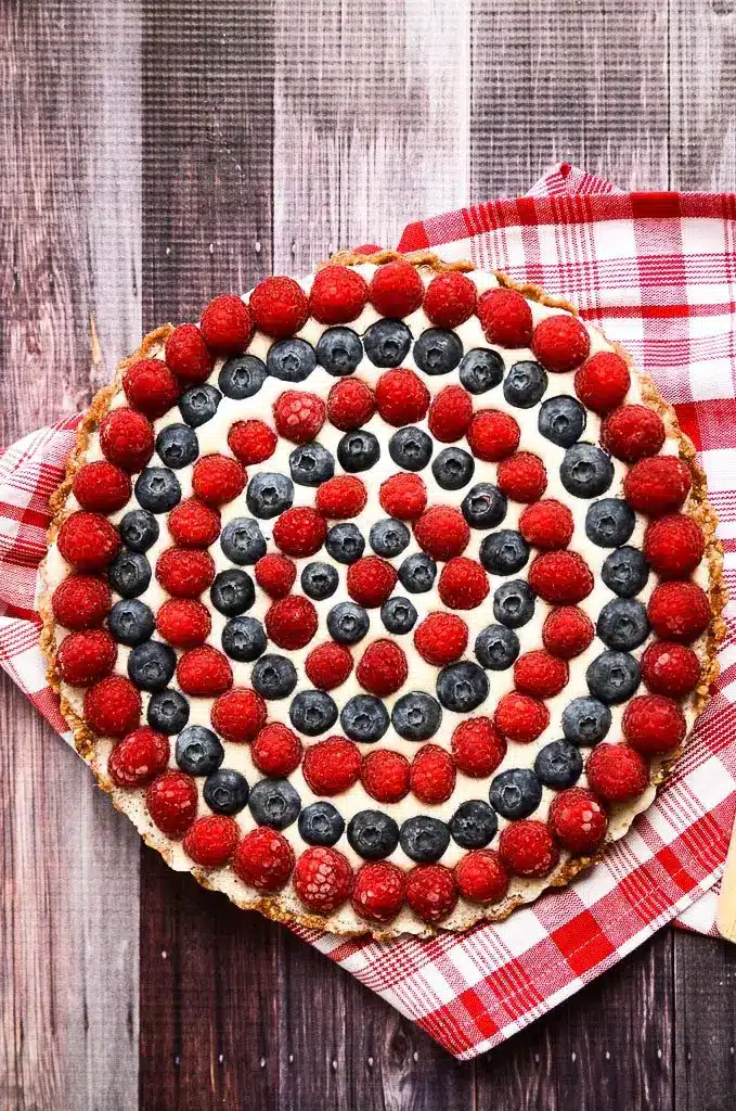 Recipe for vegan raspberry and blueberry tart