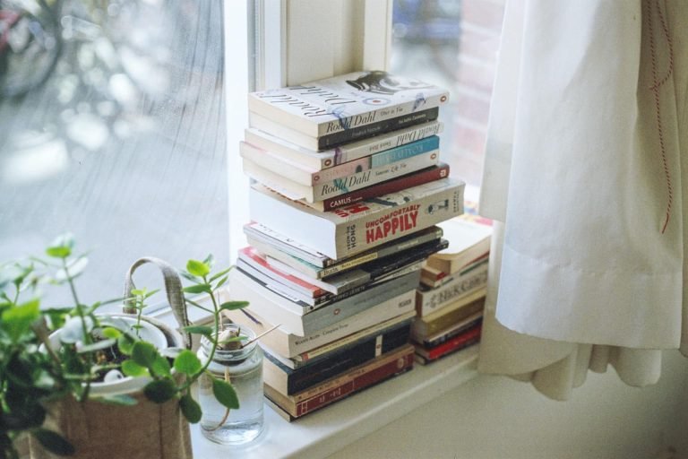 8 BENEFITS OF READING HABITS