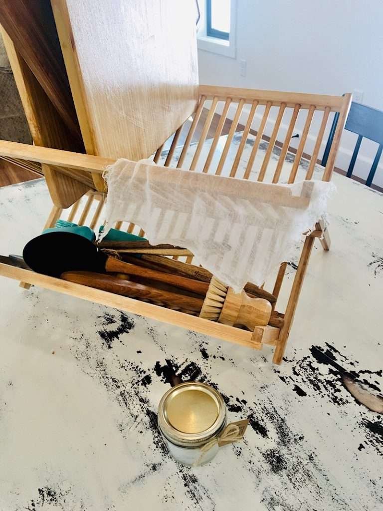 letting wood boards and spoons dry on a rack