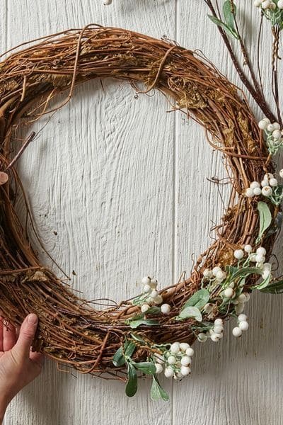 WHITE BERRY WREATH