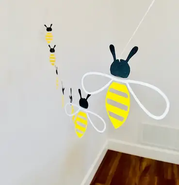 DIY Honey Bee Garland Decoration