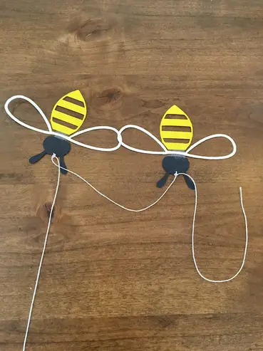 DIY Honey Bee Garland Decoration