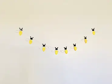 DIY Honey Bee Garland Decoration